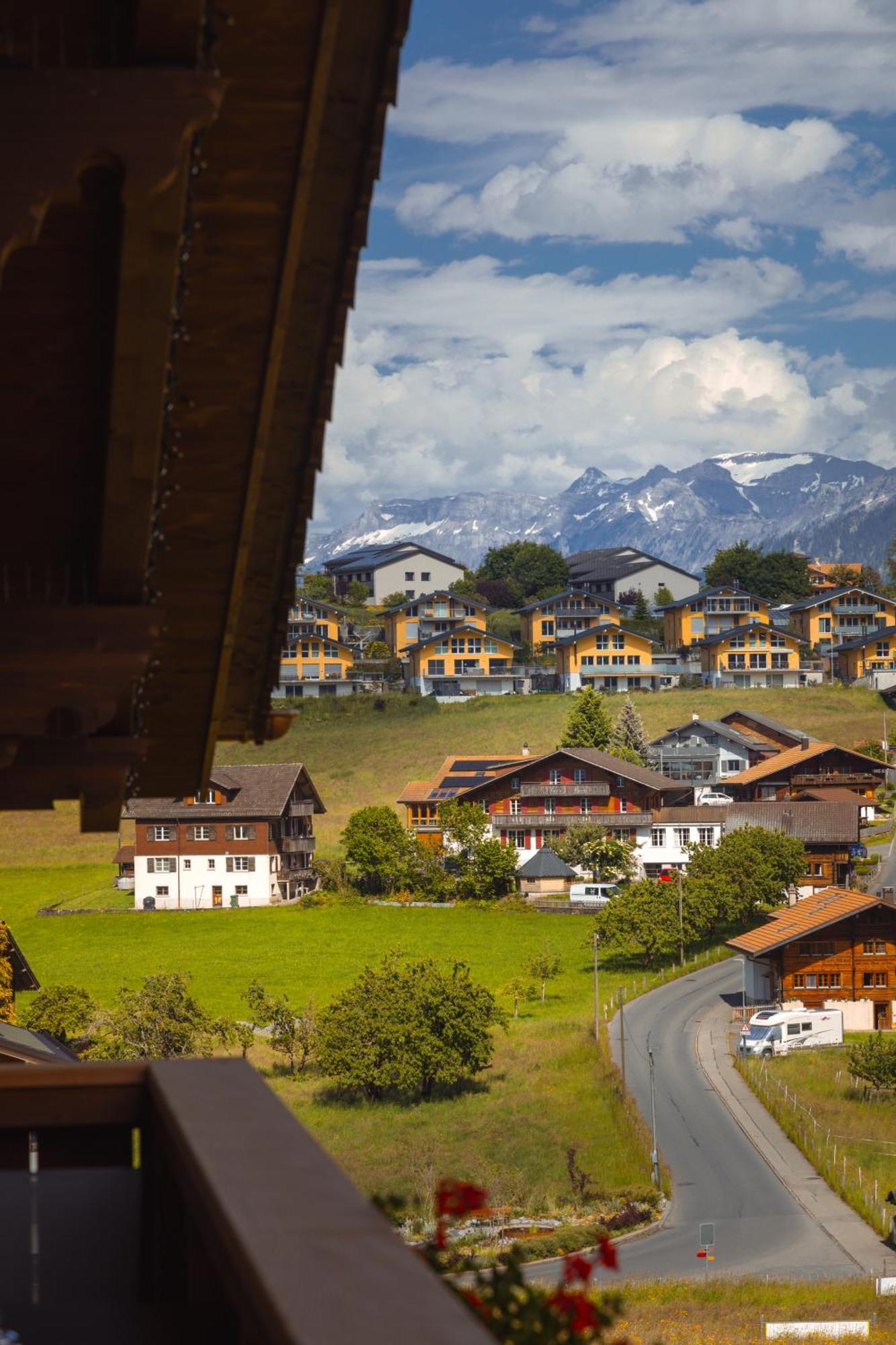 Hotel Chalet Bergblick Aeschi Bei Spiez Exterior foto