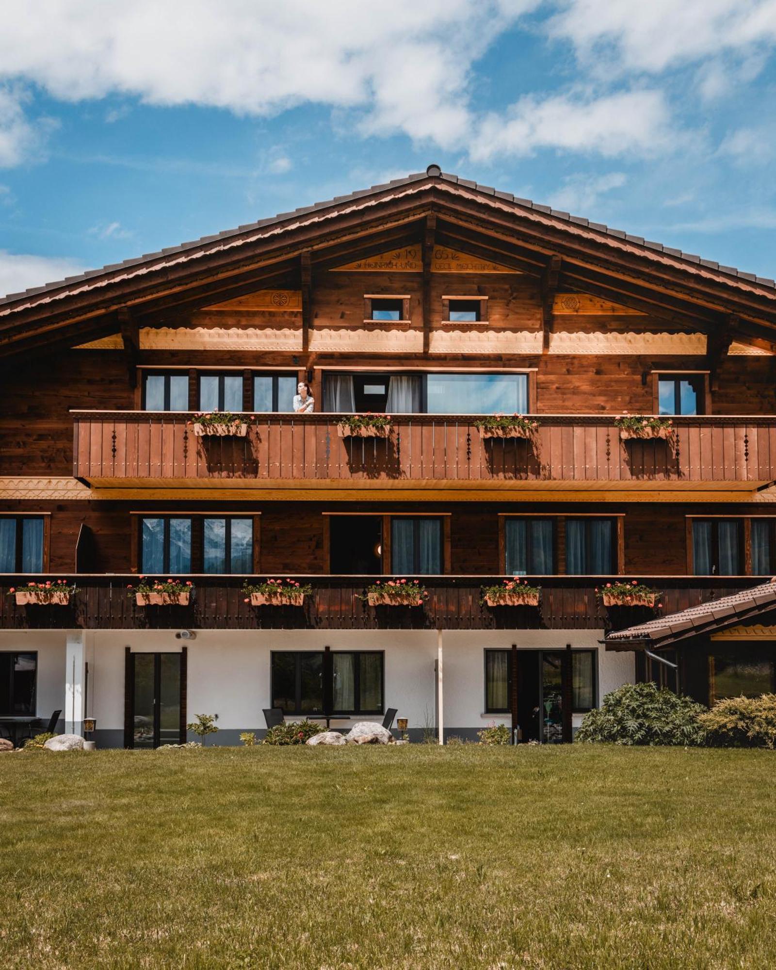 Hotel Chalet Bergblick Aeschi Bei Spiez Exterior foto